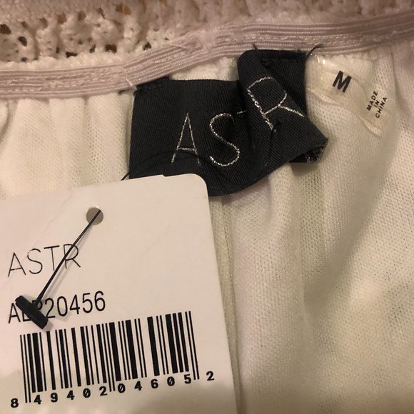 ASTR Cream High Waist Tulip Crochet Lace Shorts - Picture 6 of 9